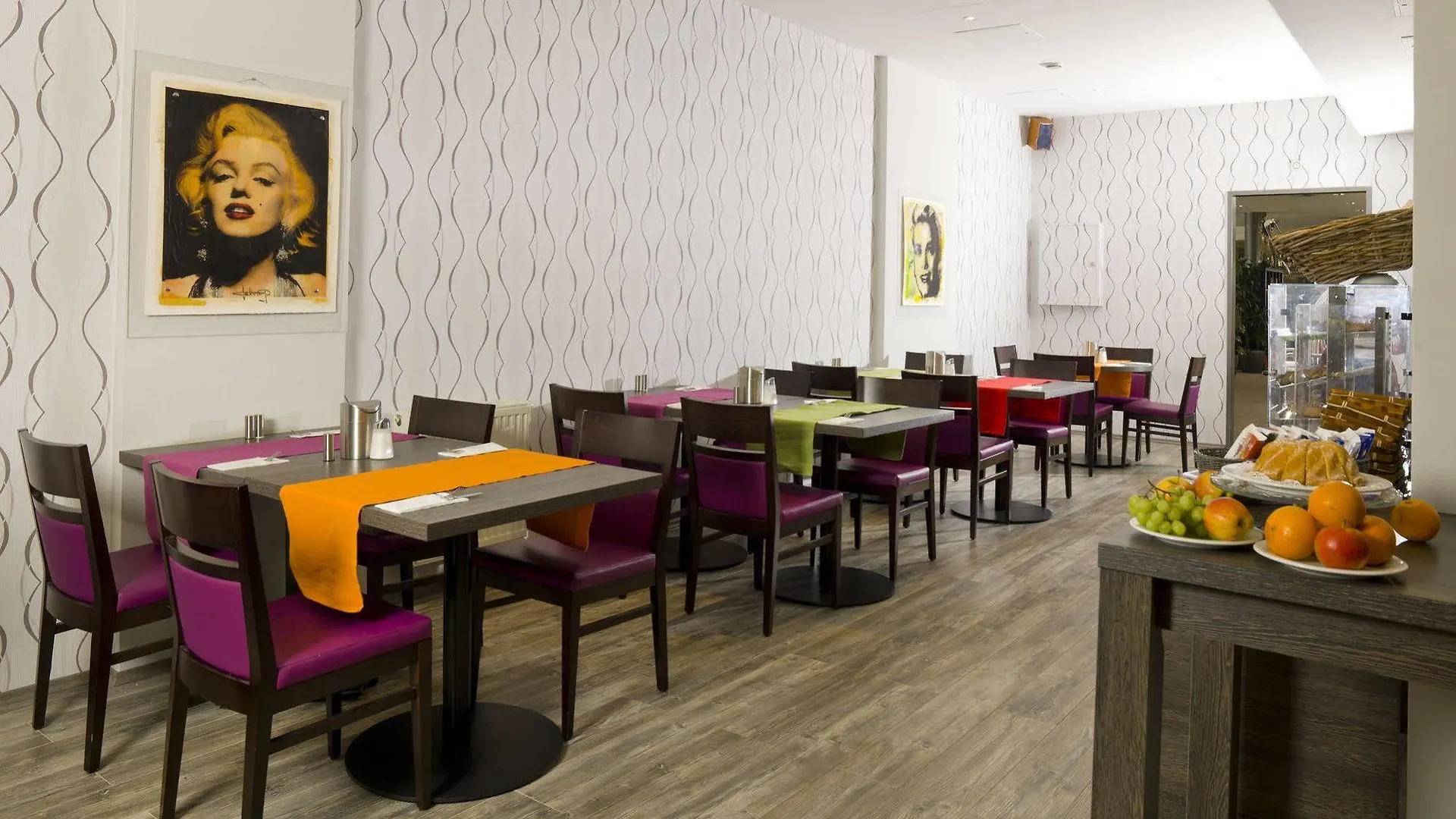 24Hours Apartment Hotel Aparthotel